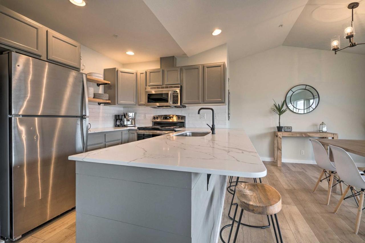 Chic Chelan Condo With Balcony, Walk To Lake And Dtwn! Exterior photo